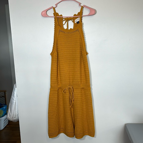 Universal Thread NEW crochet sleeveless halter romper marigold yellow large - Picture 2 of 9